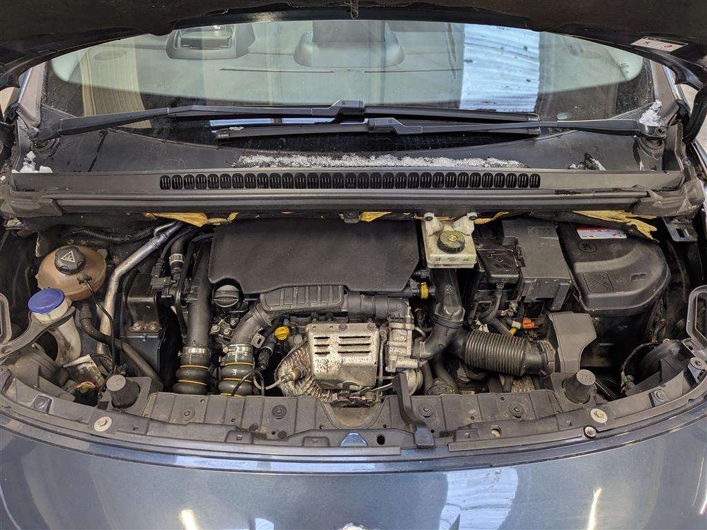 <p>2015 PEUGEOT 3008 ALLURE PURE TECH S/S</p>