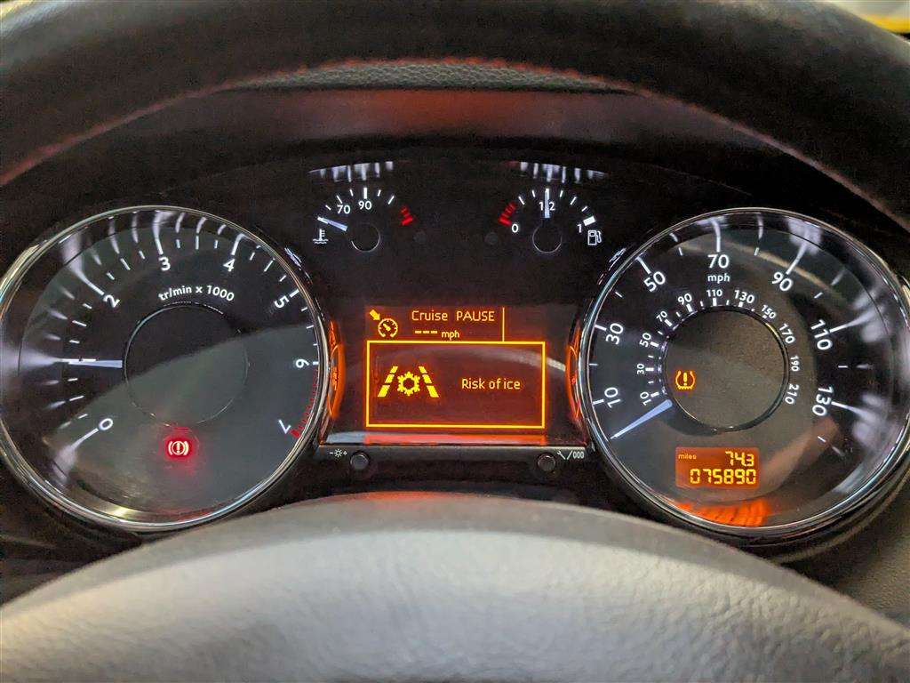 <p>2015 PEUGEOT 3008 ALLURE PURE TECH S/S</p>