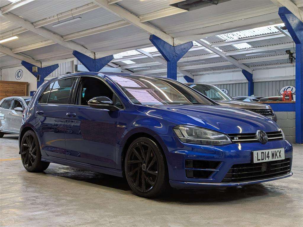 <p>2014 VOLKSWAGEN GOLF R DSG</p>
