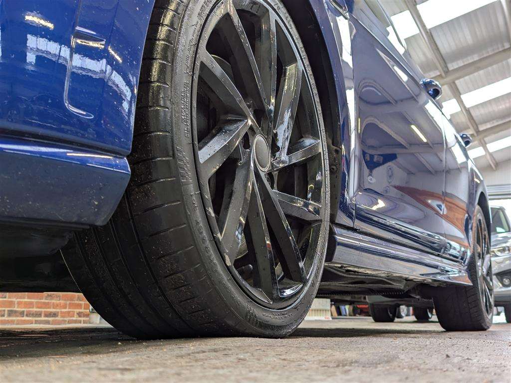 <p>2014 VOLKSWAGEN GOLF R DSG</p>