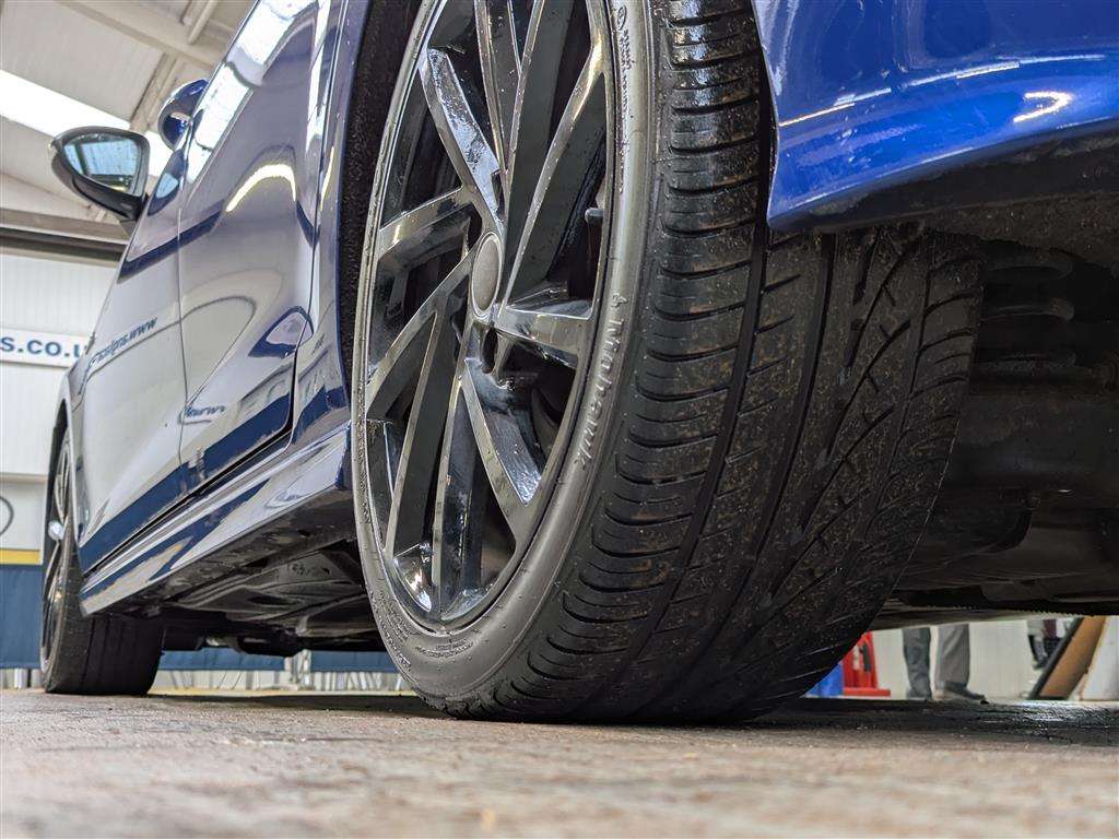 <p>2014 VOLKSWAGEN GOLF R DSG</p>