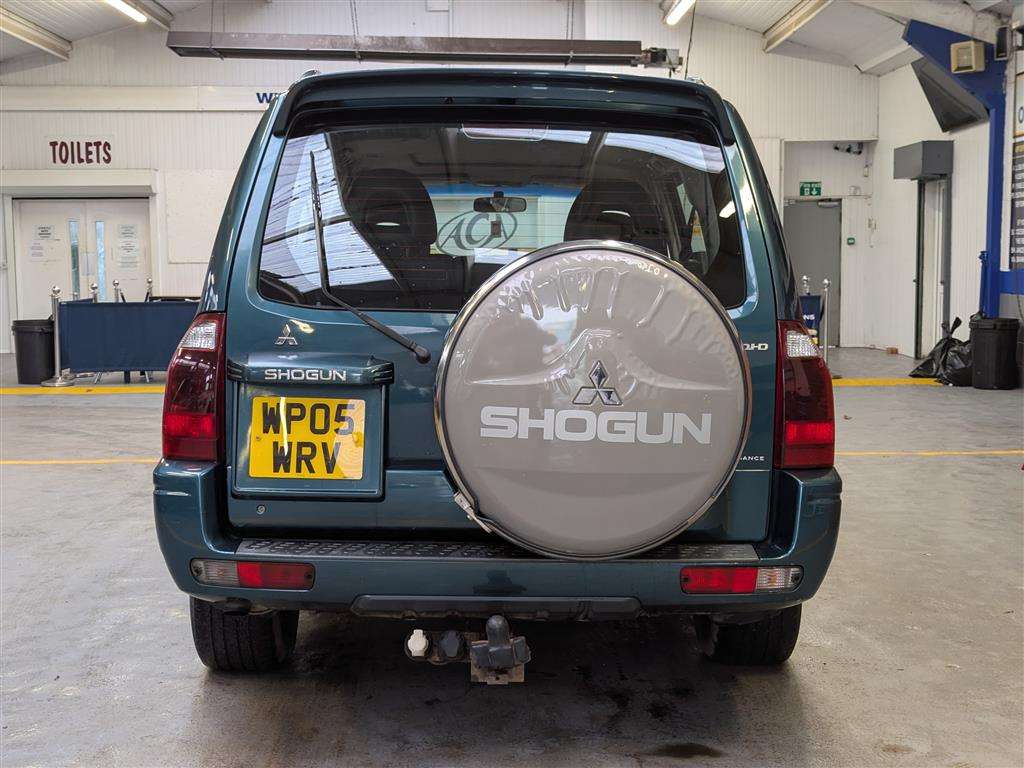 <p>2005 MITSUBISHI SHOGUN DI-D ELEG-CE LWB A</p>