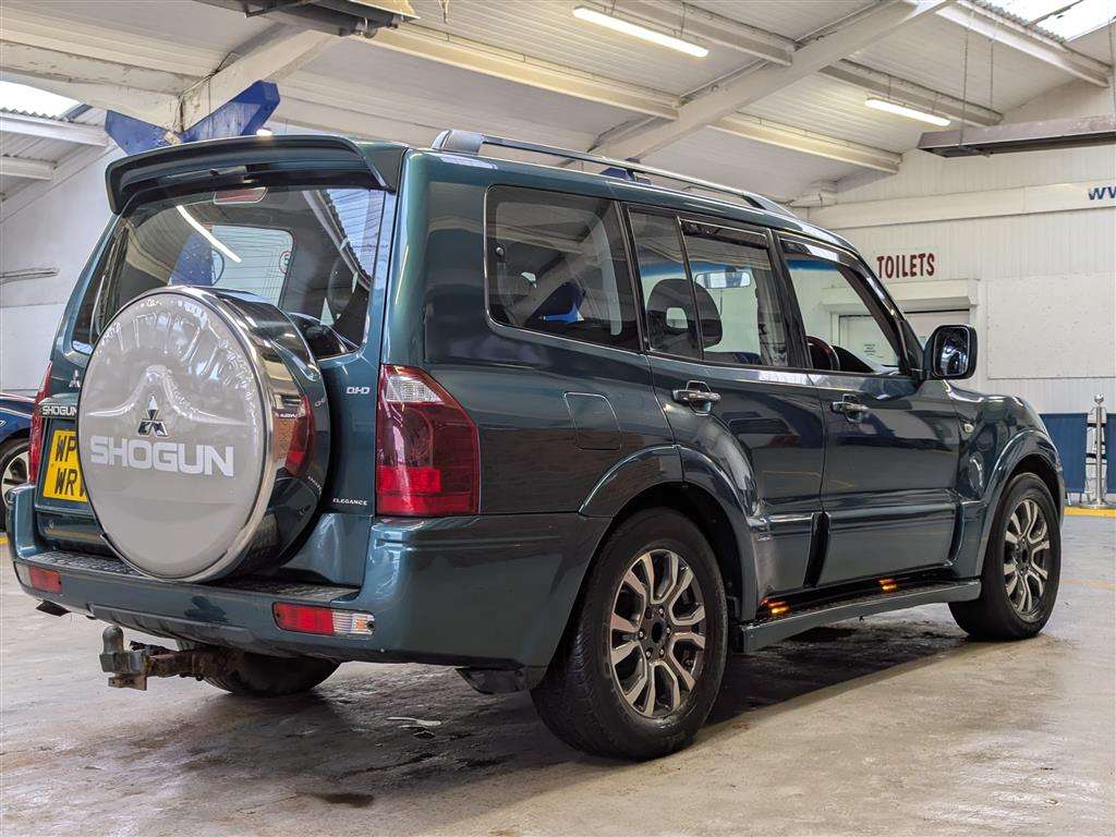 <p>2005 MITSUBISHI SHOGUN DI-D ELEG-CE LWB A</p>