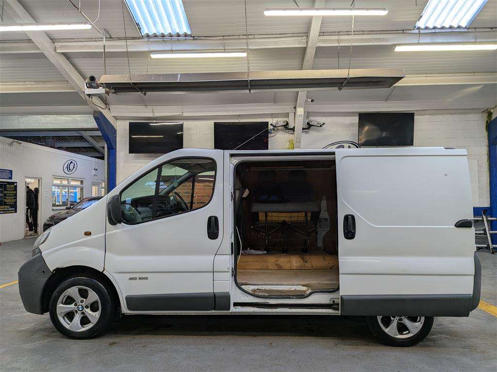 <p>2006 RENAULT TRAFIC SL27 DCI 100 SWB</p>