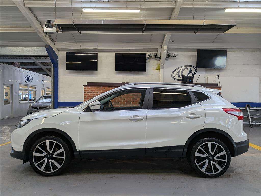 <p>2015 NISSAN QASHQAI TEKNA DIG-T</p>