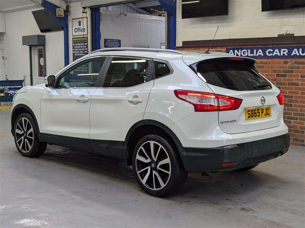<p>2015 NISSAN QASHQAI TEKNA DIG-T</p>
