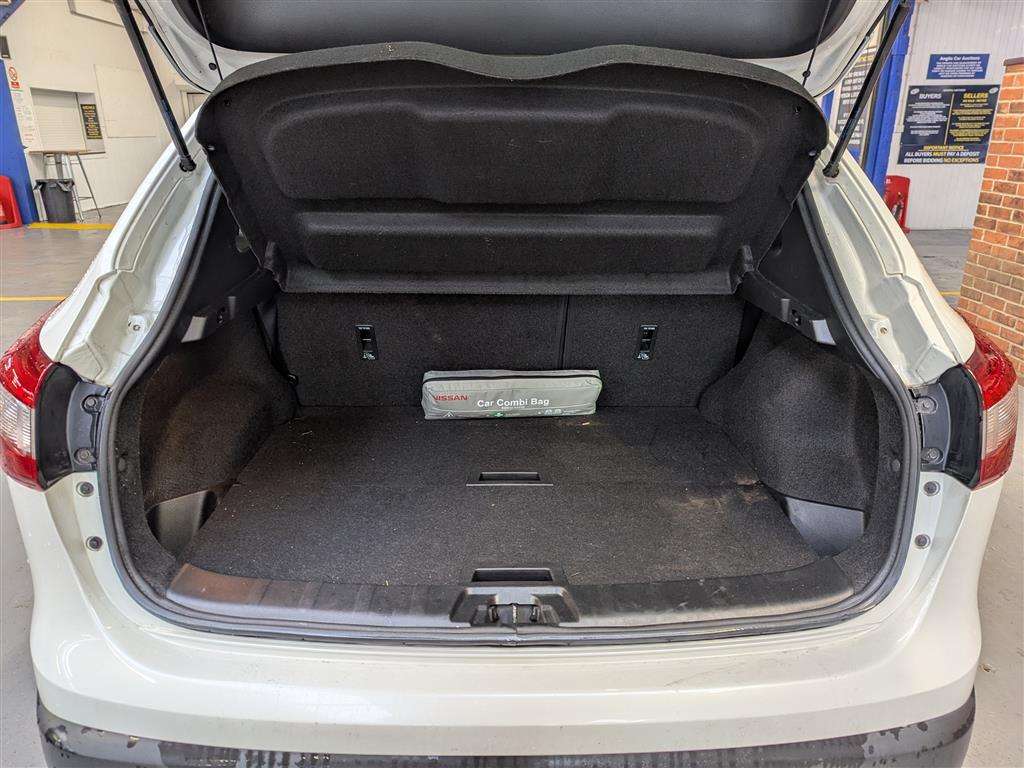 <p>2015 NISSAN QASHQAI TEKNA DIG-T</p>