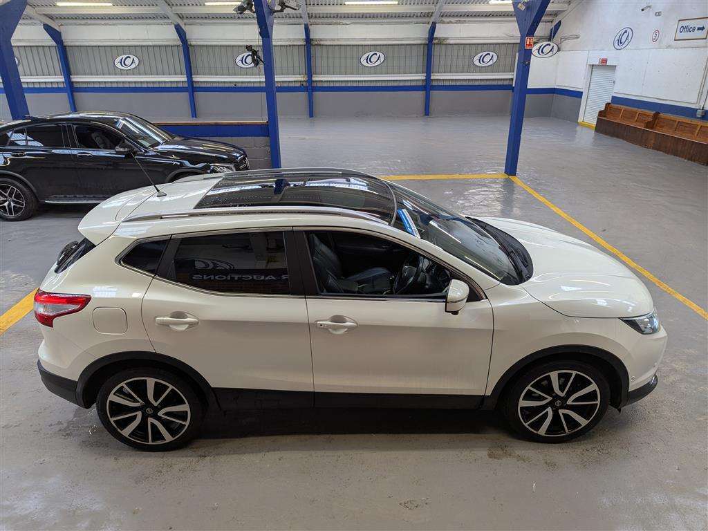 <p>2015 NISSAN QASHQAI TEKNA DIG-T</p>