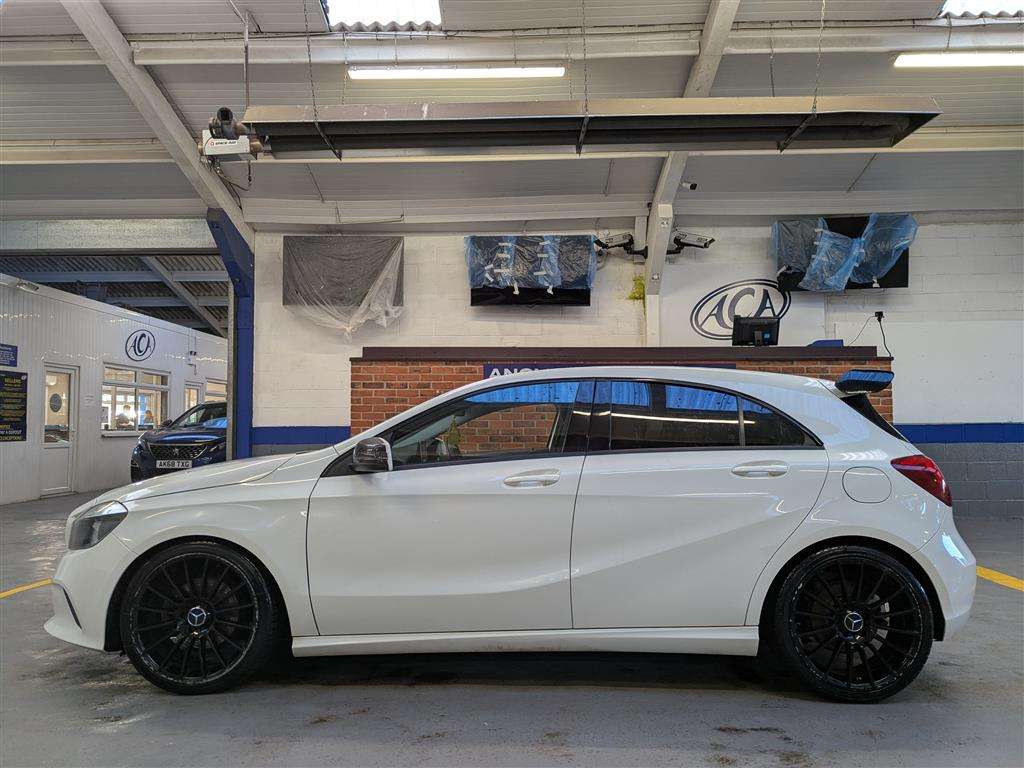 <p>2016 MERCEDES-BENZ A 180 SE</p>