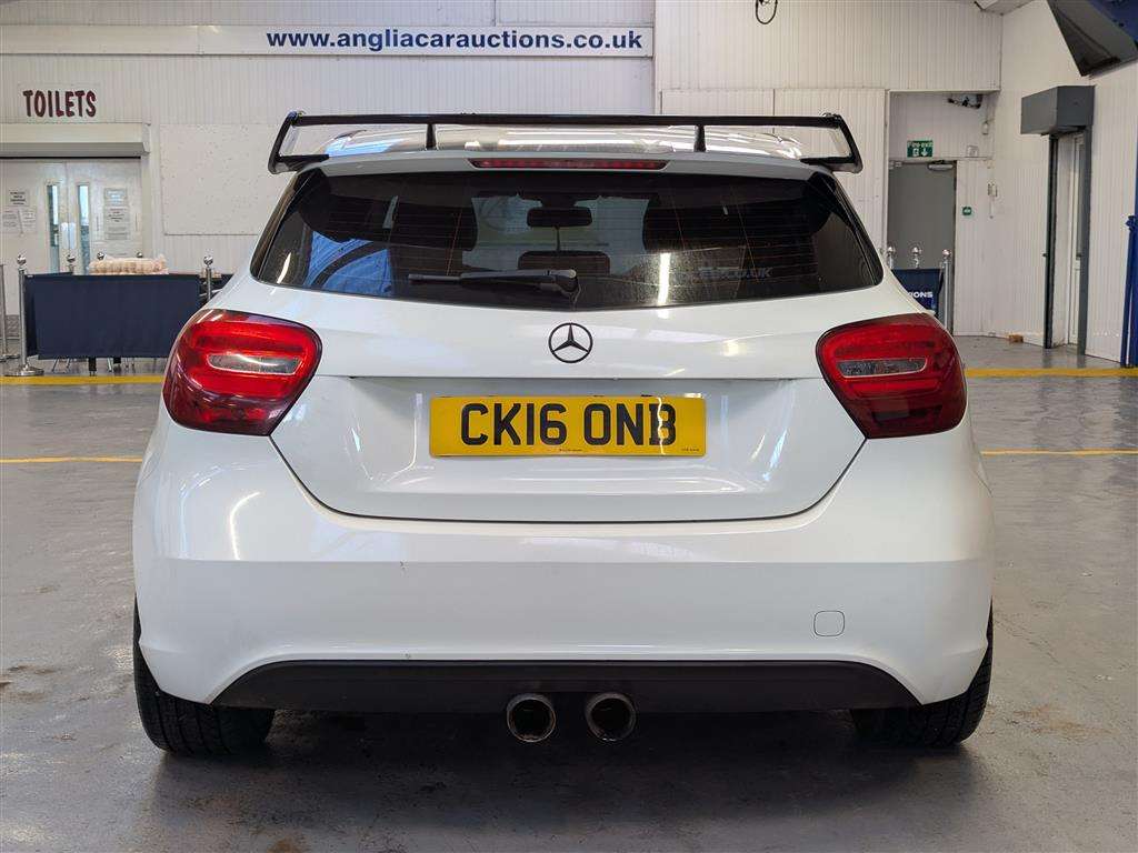 <p>2016 MERCEDES-BENZ A 180 SE</p>