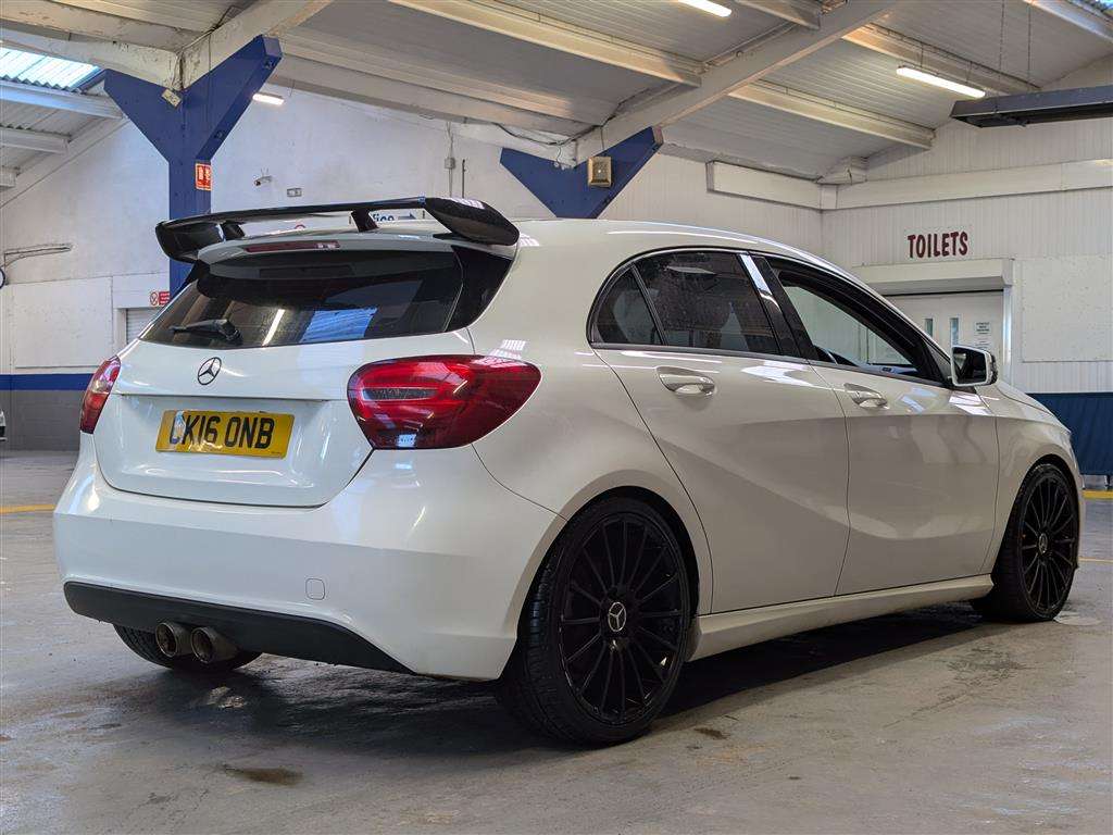 <p>2016 MERCEDES-BENZ A 180 SE</p>