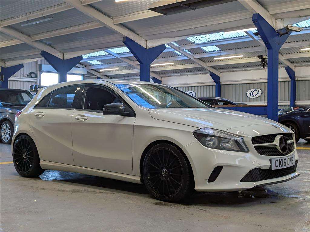 <p>2016 MERCEDES-BENZ A 180 SE</p>