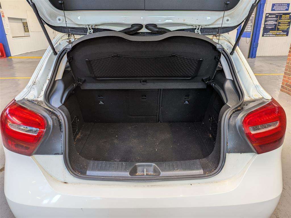 <p>2016 MERCEDES-BENZ A 180 SE</p>