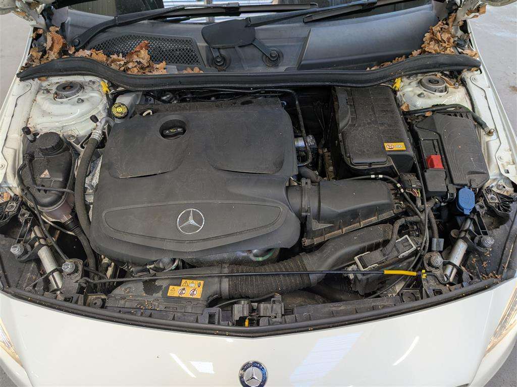 <p>2016 MERCEDES-BENZ A 180 SE</p>