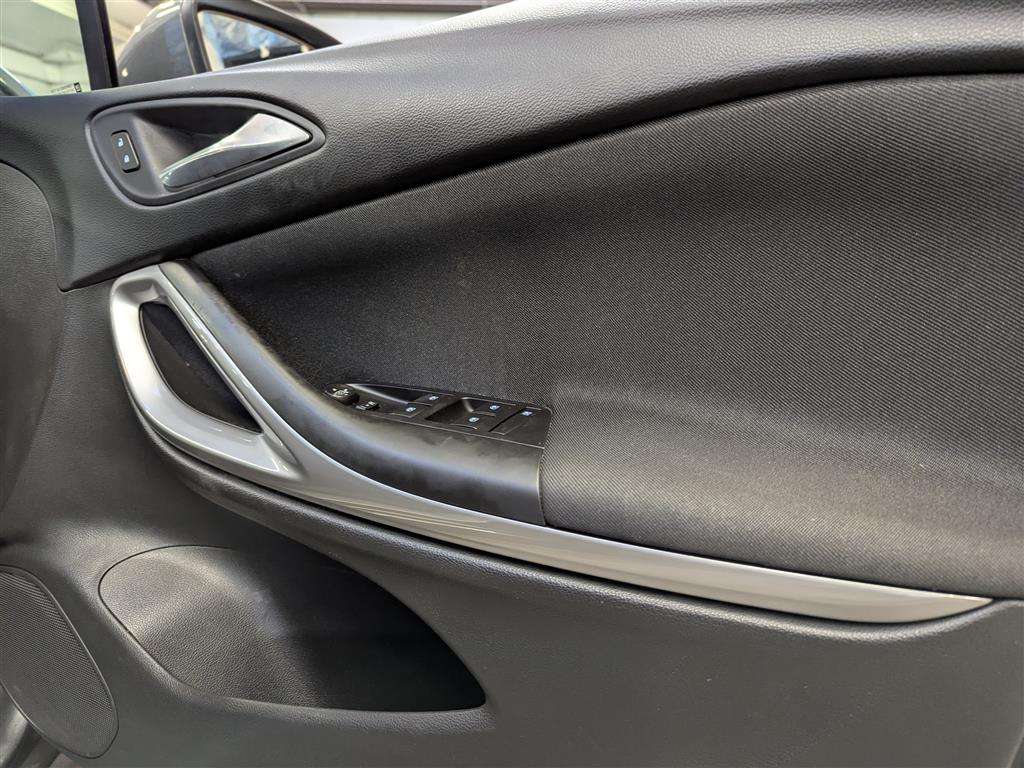 <p>2020 VAUXHALL ASTRA SRI VX LINE NAV TUR</p>
