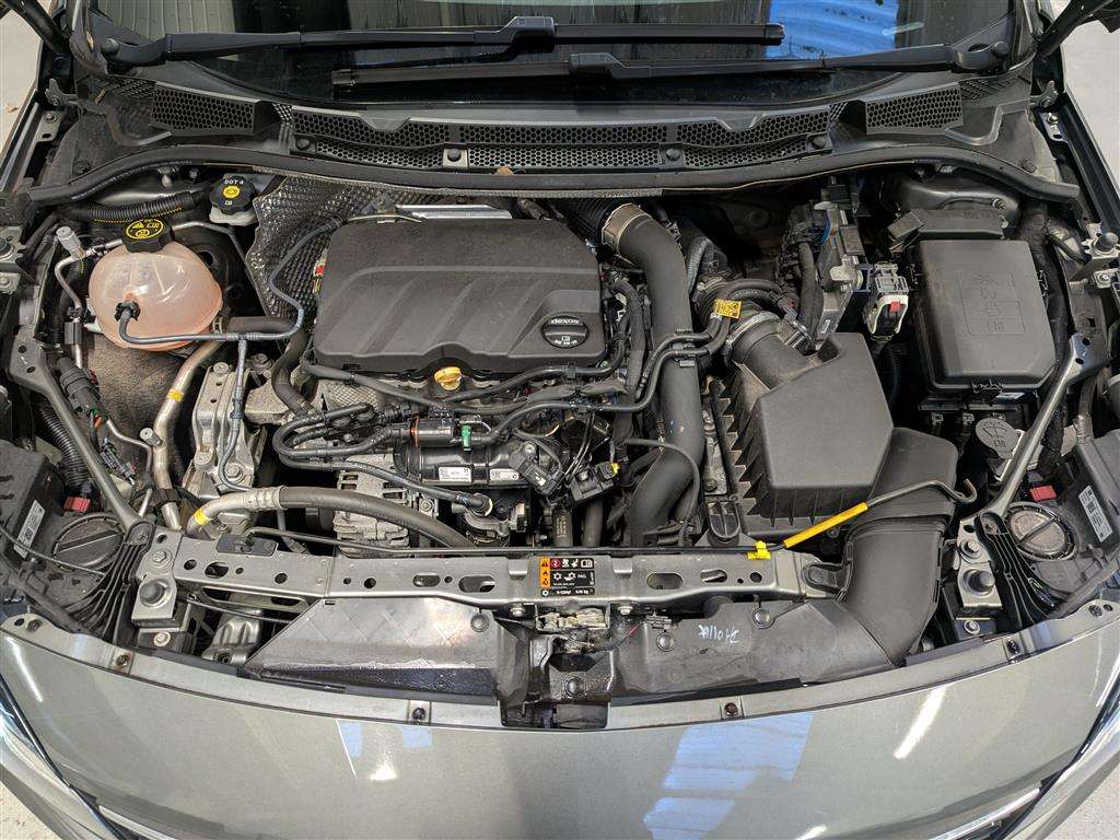 <p>2020 VAUXHALL ASTRA SRI VX LINE NAV TUR</p>