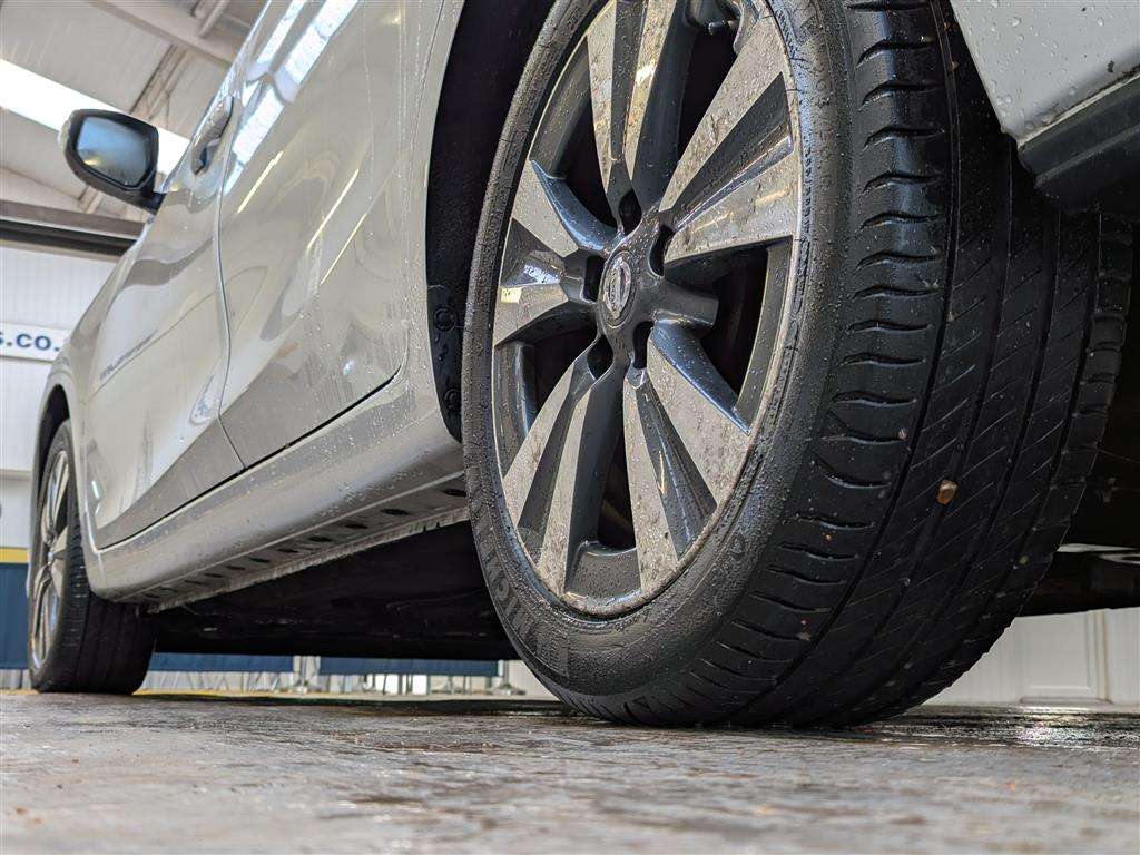 <p>2015 NISSAN PULSAR N-TEC DCI</p>