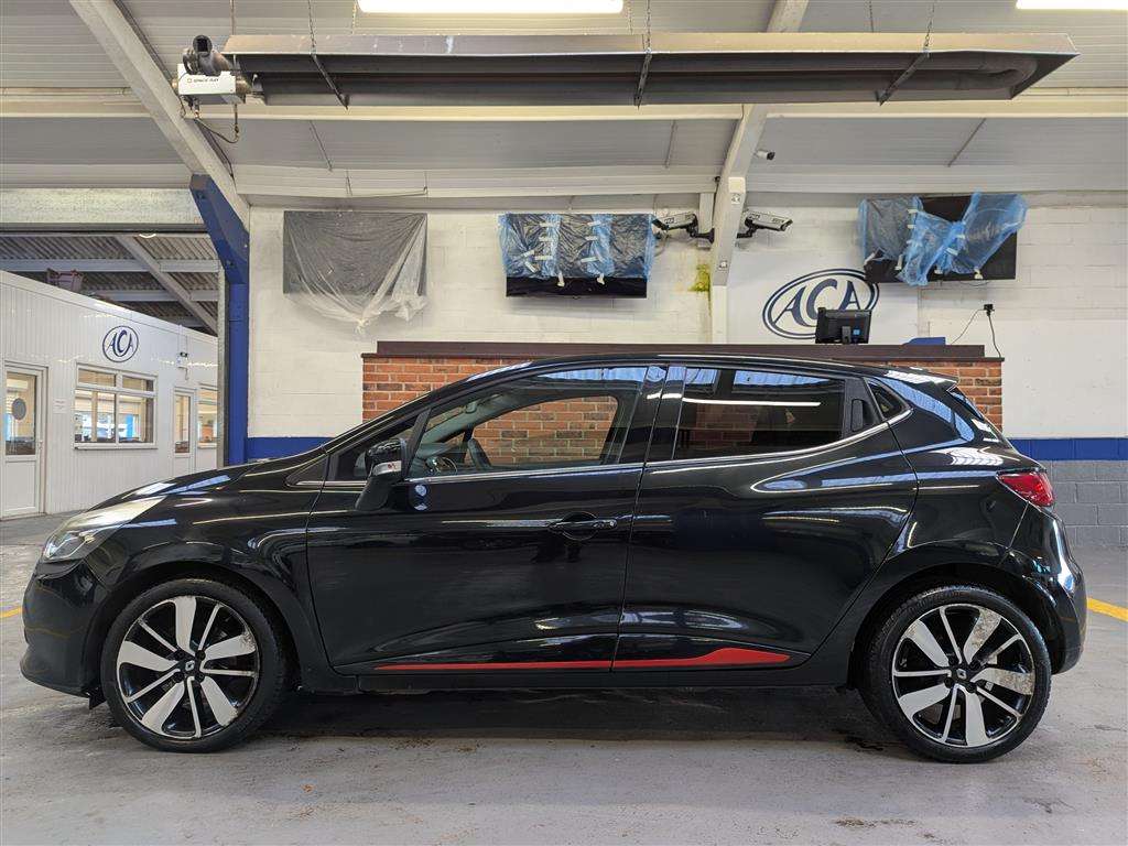 <p>2014 RENAULT CLIO D-QUE S M-NAV NRG TC</p>