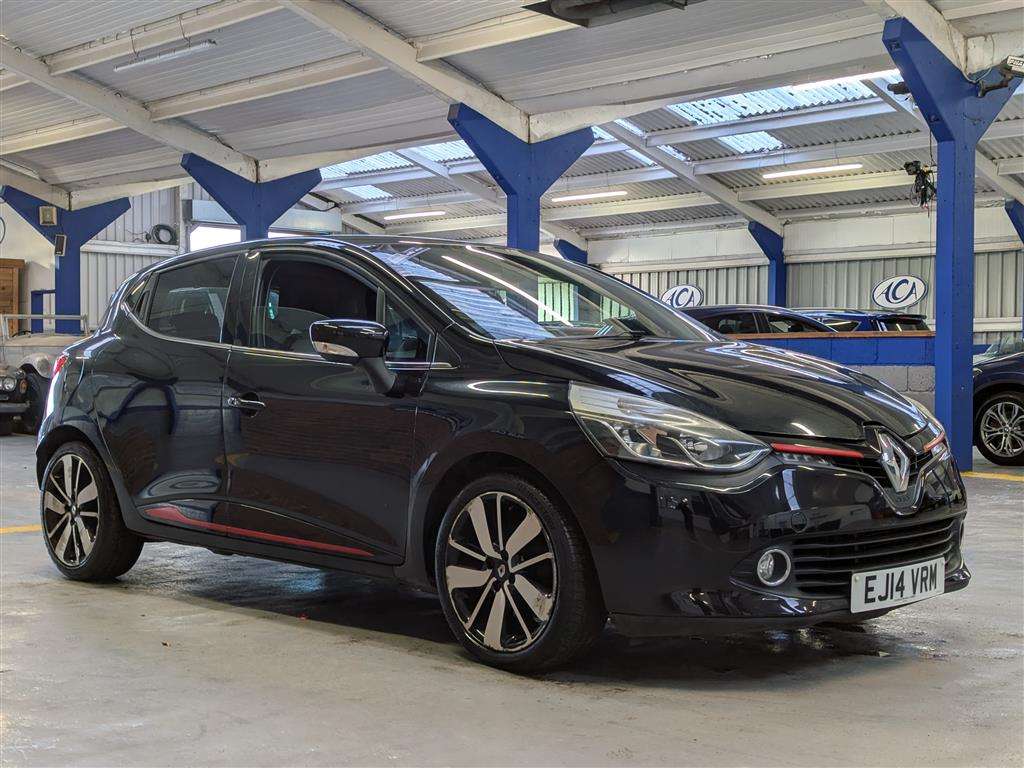 <p>2014 RENAULT CLIO D-QUE S M-NAV NRG TC</p>