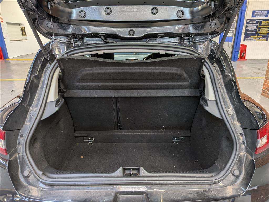 <p>2014 RENAULT CLIO D-QUE S M-NAV NRG TC</p>