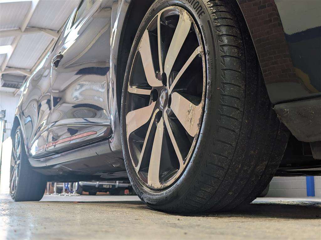 <p>2014 RENAULT CLIO D-QUE S M-NAV NRG TC</p>