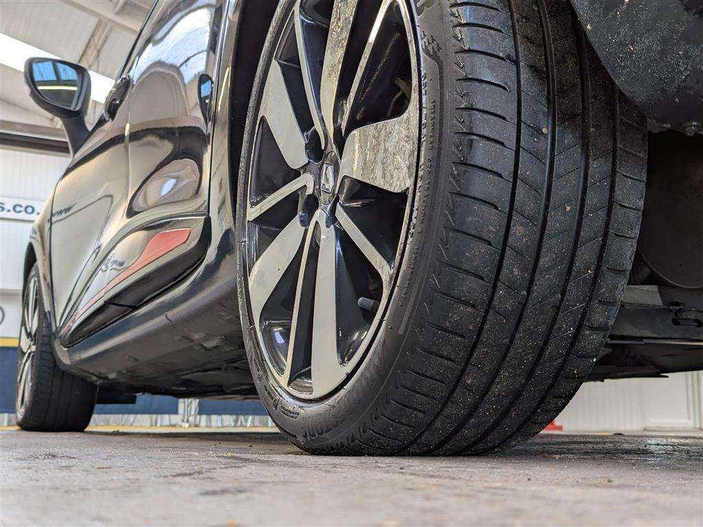 <p>2014 RENAULT CLIO D-QUE S M-NAV NRG TC</p>