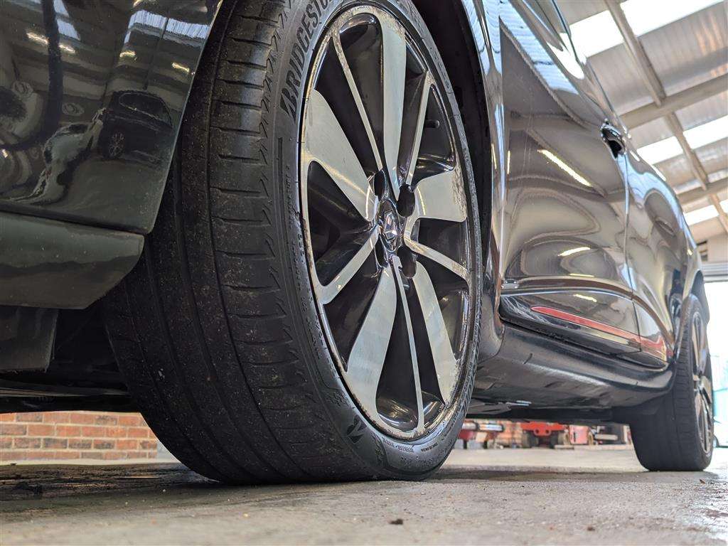 <p>2014 RENAULT CLIO D-QUE S M-NAV NRG TC</p>