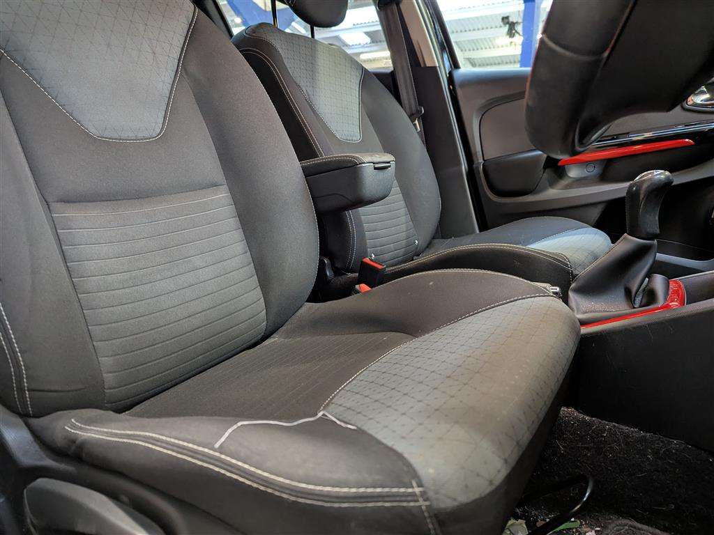 <p>2014 RENAULT CLIO D-QUE S M-NAV NRG TC</p>