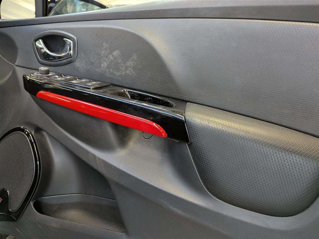 <p>2014 RENAULT CLIO D-QUE S M-NAV NRG TC</p>