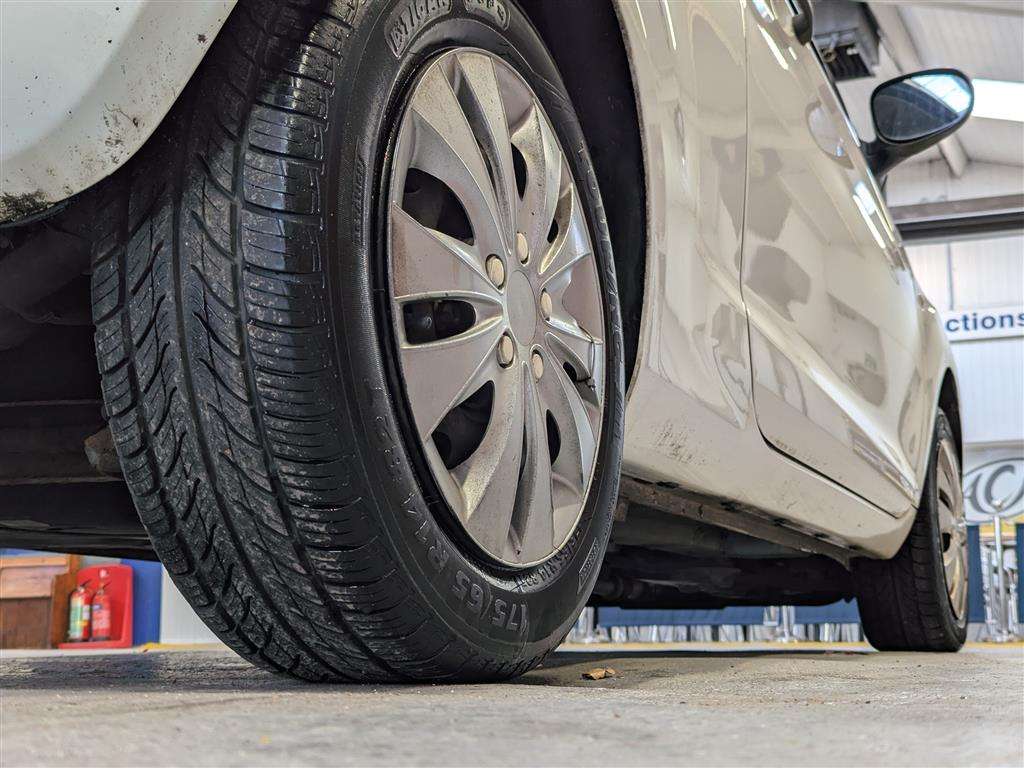 <p>2014 FORD KA STUDIO</p>