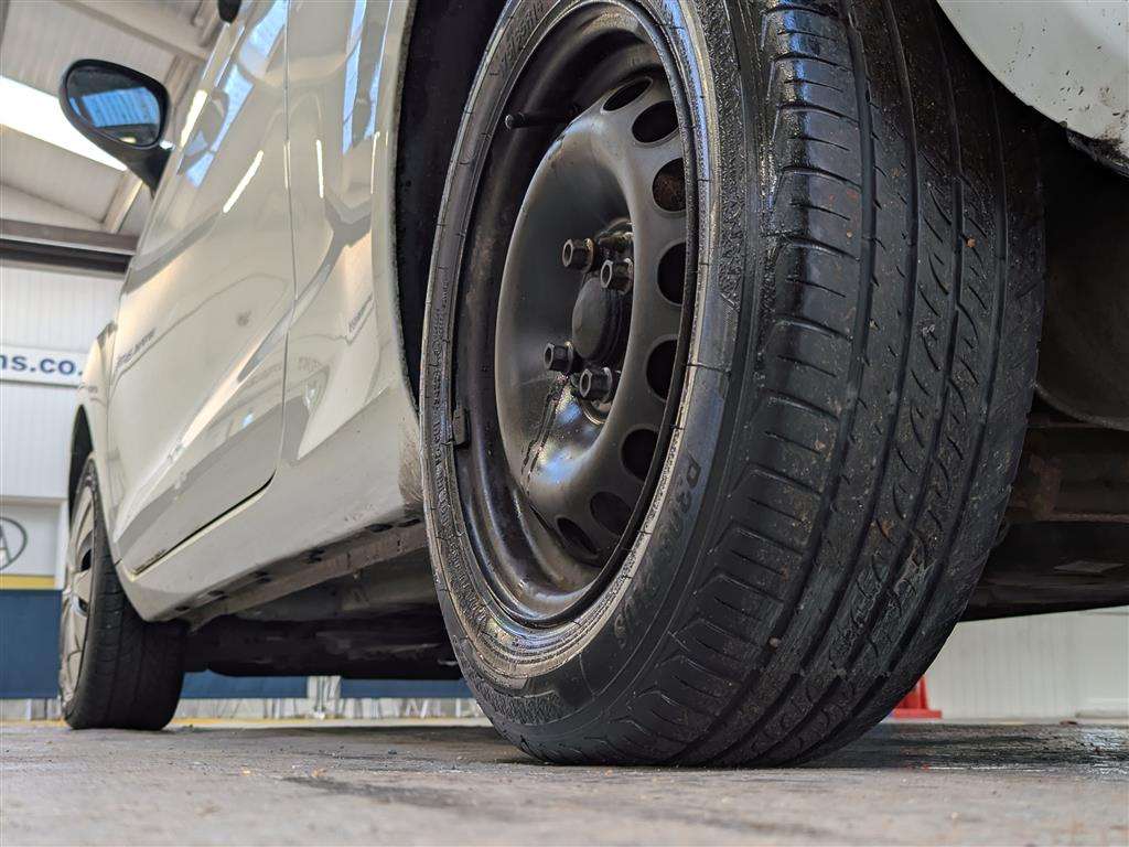 <p>2014 FORD KA STUDIO</p>