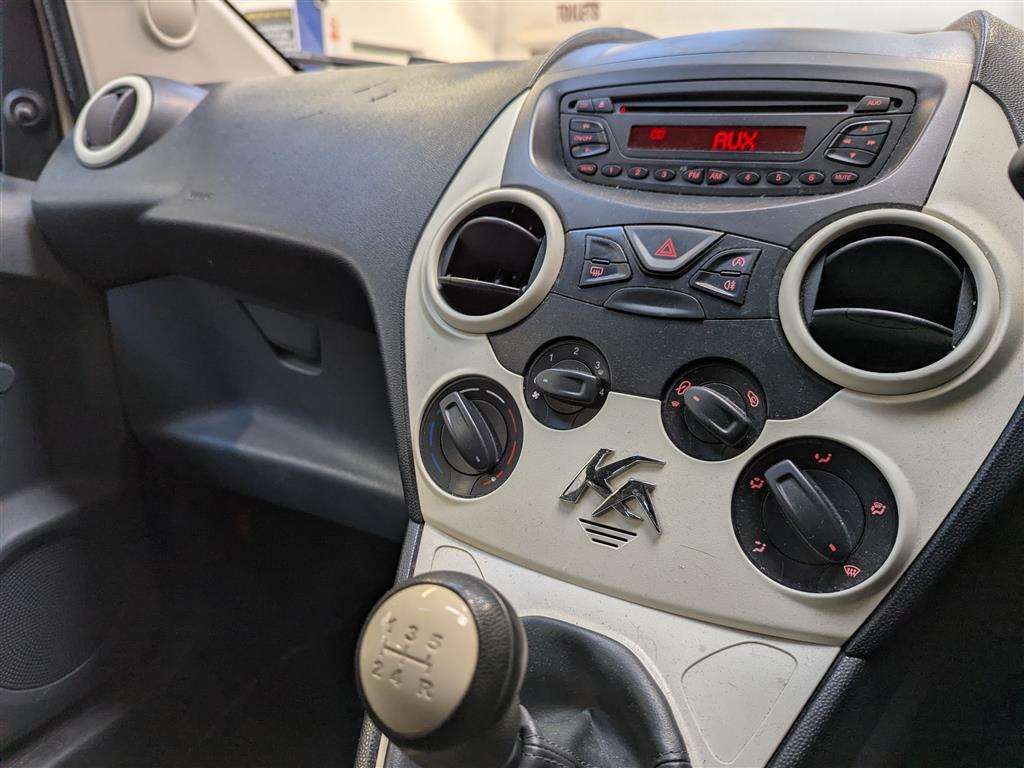 <p>2014 FORD KA STUDIO</p>