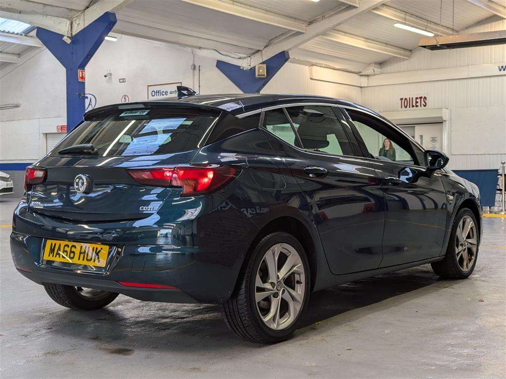 <p>2016 VAUXHALL ASTRA SRI NAV CDTI S/S</p>