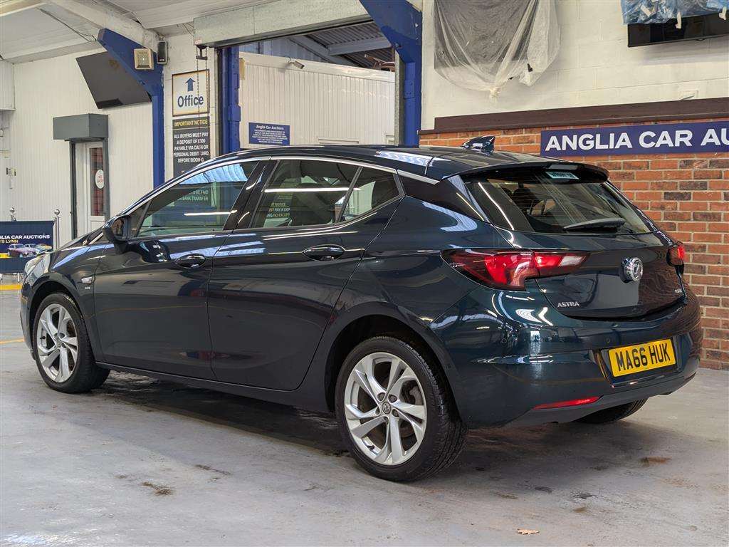 <p>2016 VAUXHALL ASTRA SRI NAV CDTI S/S</p>