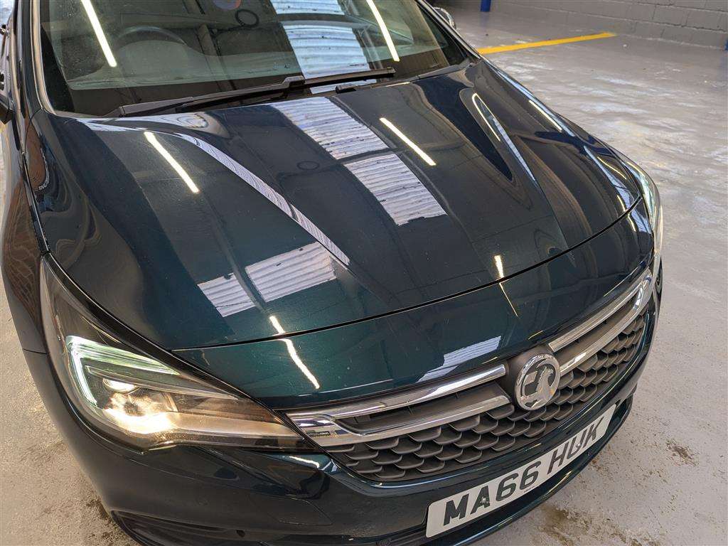 <p>2016 VAUXHALL ASTRA SRI NAV CDTI S/S</p>