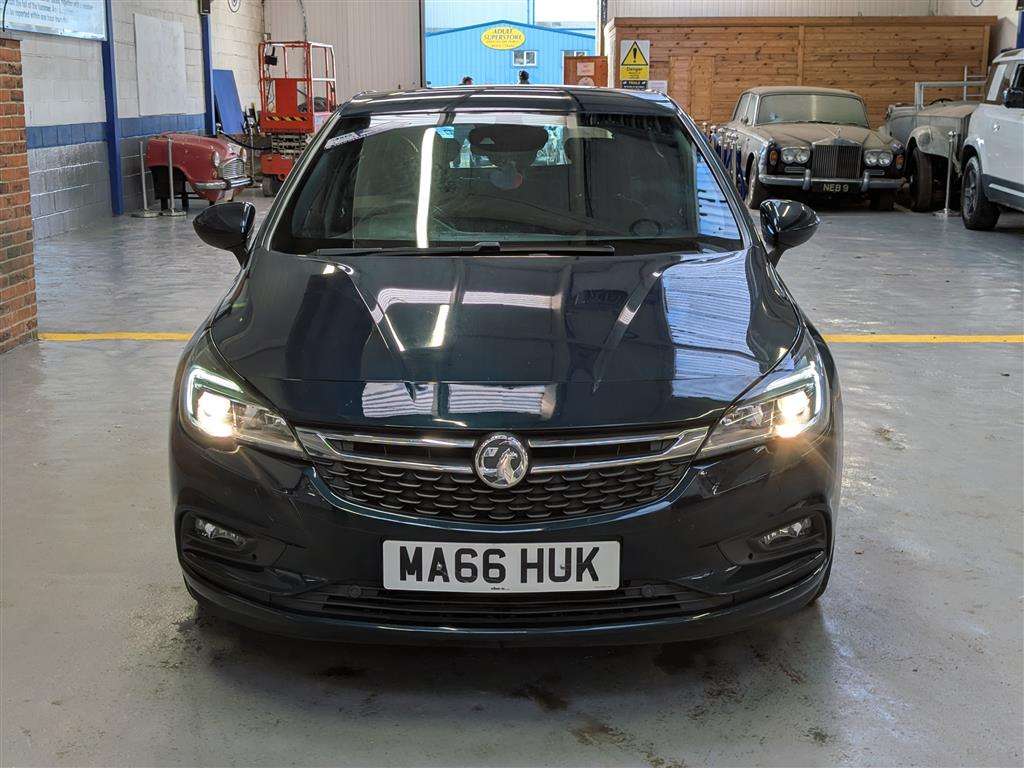 <p>2016 VAUXHALL ASTRA SRI NAV CDTI S/S</p>