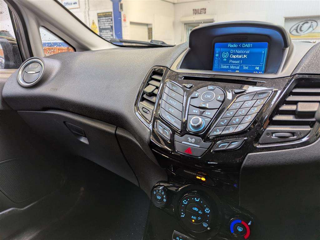 <p>2016 FORD FIESTA ZETEC TURBO</p>