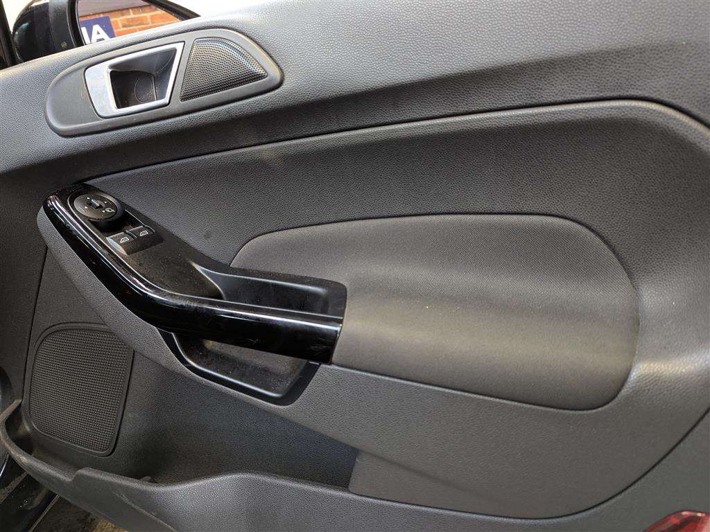 <p>2016 FORD FIESTA ZETEC TURBO</p>