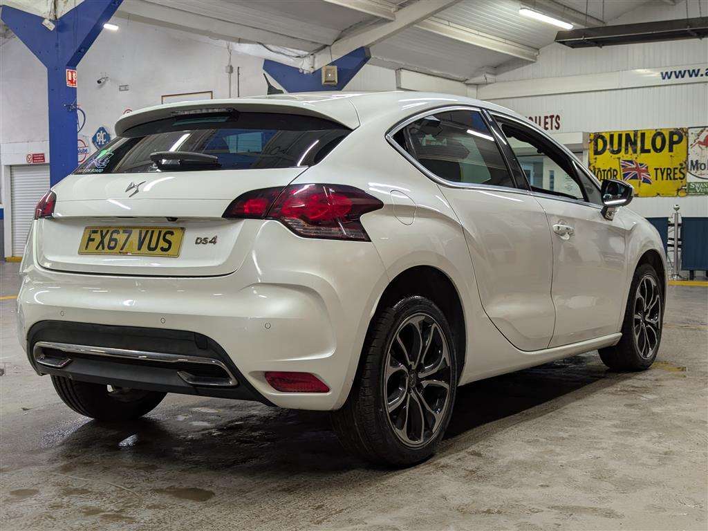 <p>2017 DS DS4 PRESTIGE BLUEHDI S/S</p>