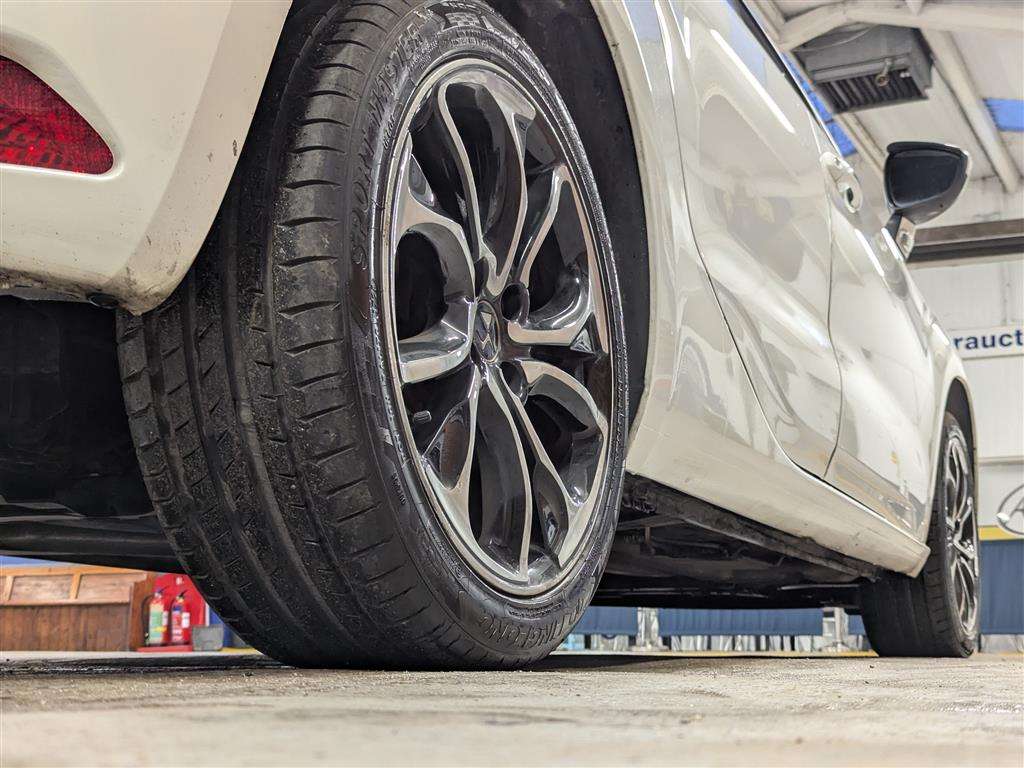 <p>2017 DS DS4 PRESTIGE BLUEHDI S/S</p>