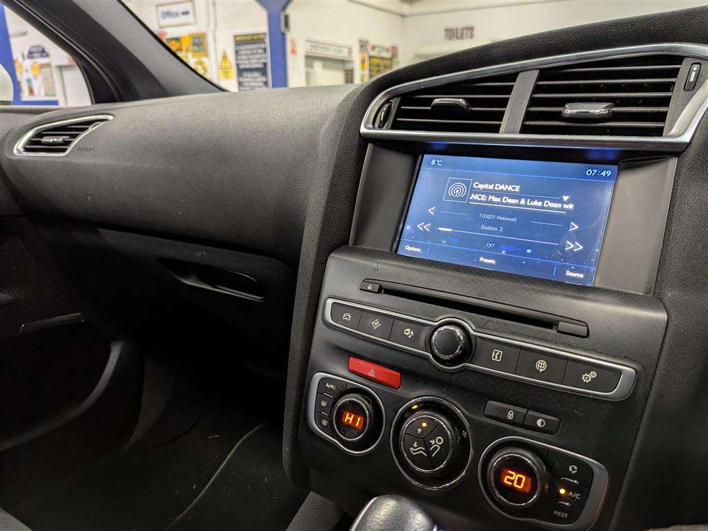 <p>2017 DS DS4 PRESTIGE BLUEHDI S/S</p>