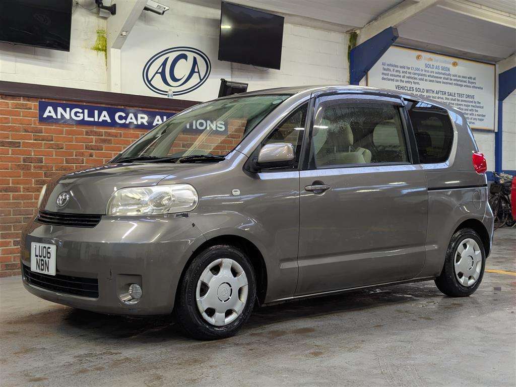 <p>2006 TOYOTA PORTE</p>