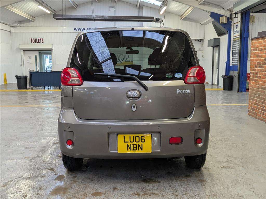 <p>2006 TOYOTA PORTE</p>