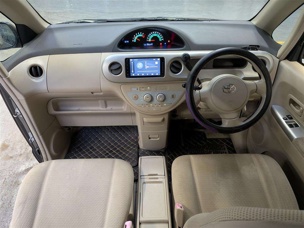 <p>2006 TOYOTA PORTE</p>