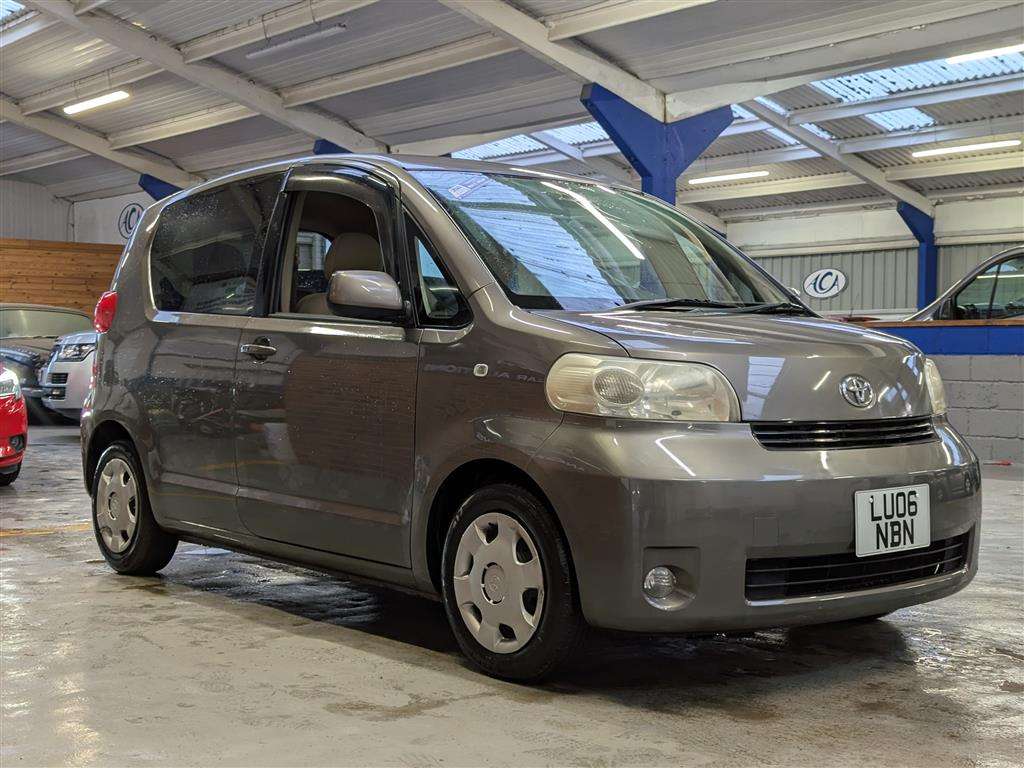 <p>2006 TOYOTA PORTE</p>