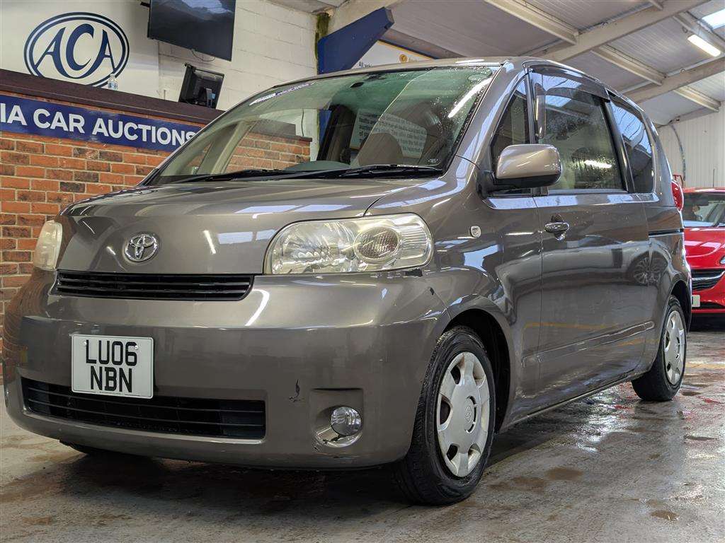 <p>2006 TOYOTA PORTE</p>