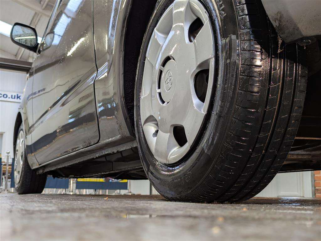 <p>2006 TOYOTA PORTE</p>