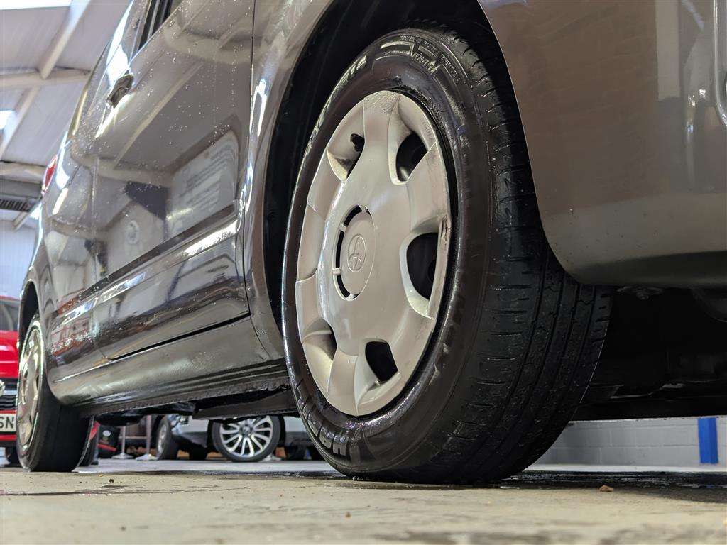 <p>2006 TOYOTA PORTE</p>