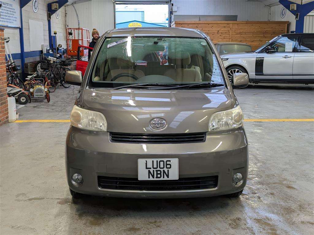 <p>2006 TOYOTA PORTE</p>