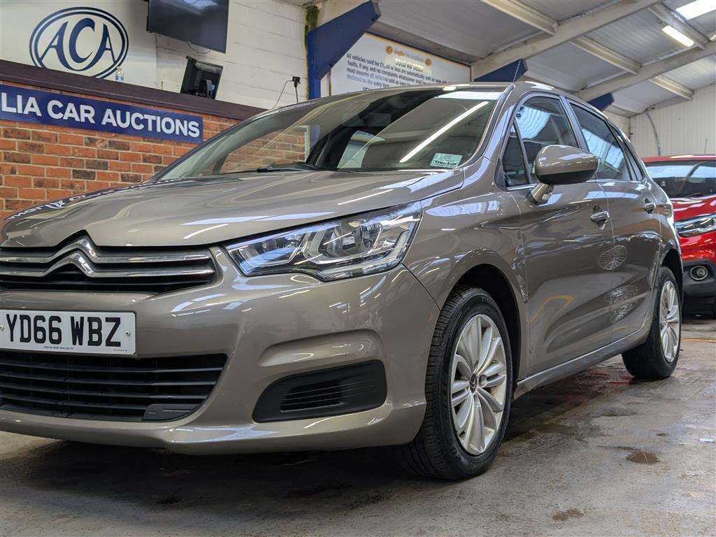 <p>2016 CITROEN C4 FEEL BLUEHDI</p>